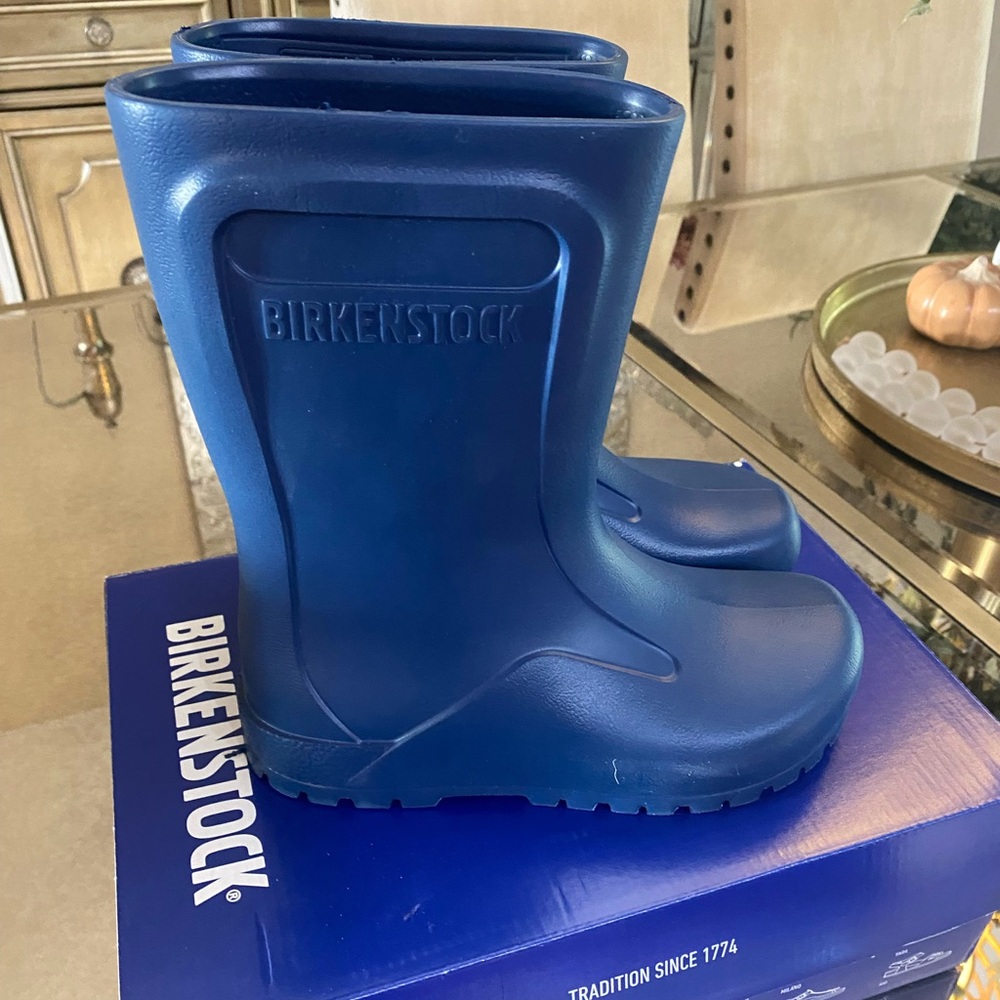 Birkenstock boys rain boots 💙